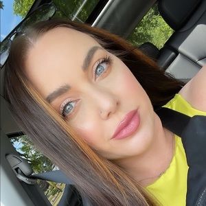 Meet your Posher, Alexandra